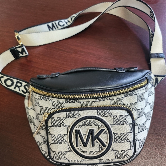 Michael Kors Erin Waistpack Fanny Crossbody - Picture 1 of 5